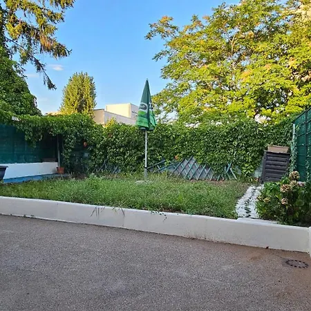 Charmante Maison Avec Jardin Sans Vis-a-vis Дом отдыха *